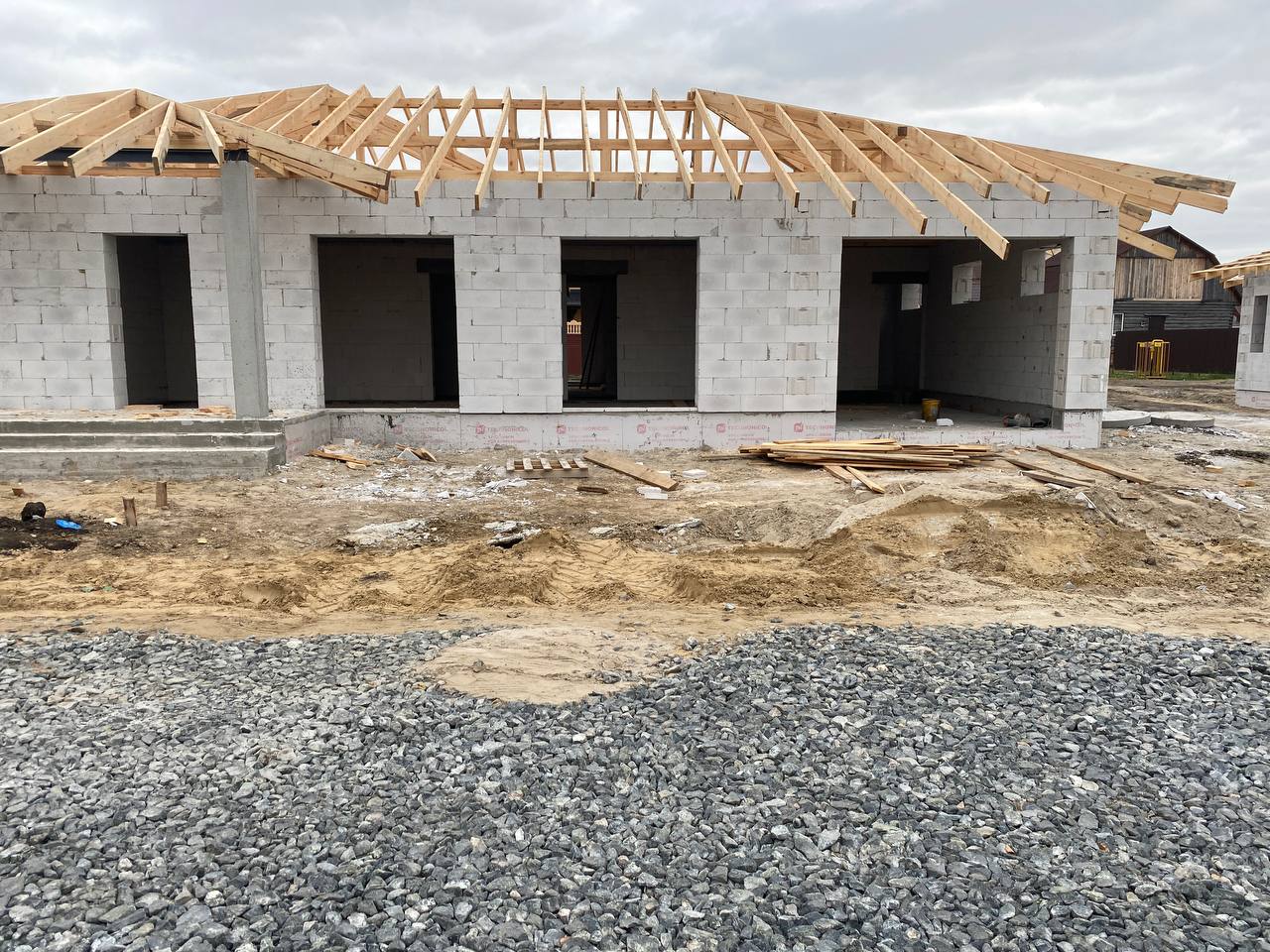 Дом из газобетона с гаражом